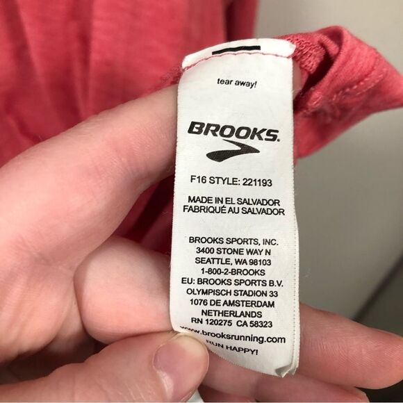 Brooks Men's Red Long Sleeve Lightweight Shirt - Picture 5 of 8